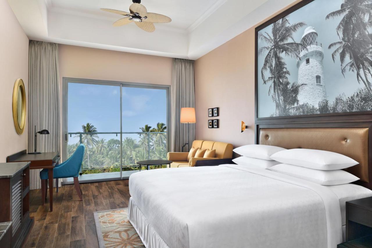 Deluxe Guest room, 1 King, Garden view, Balcony