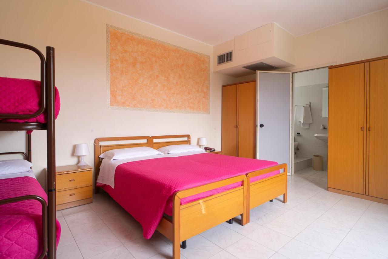 Quadruple Room,1415949270:JPEG