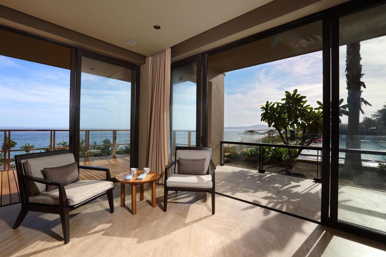 Suite JW Umey con sofá cama y balcón - Frente al mar