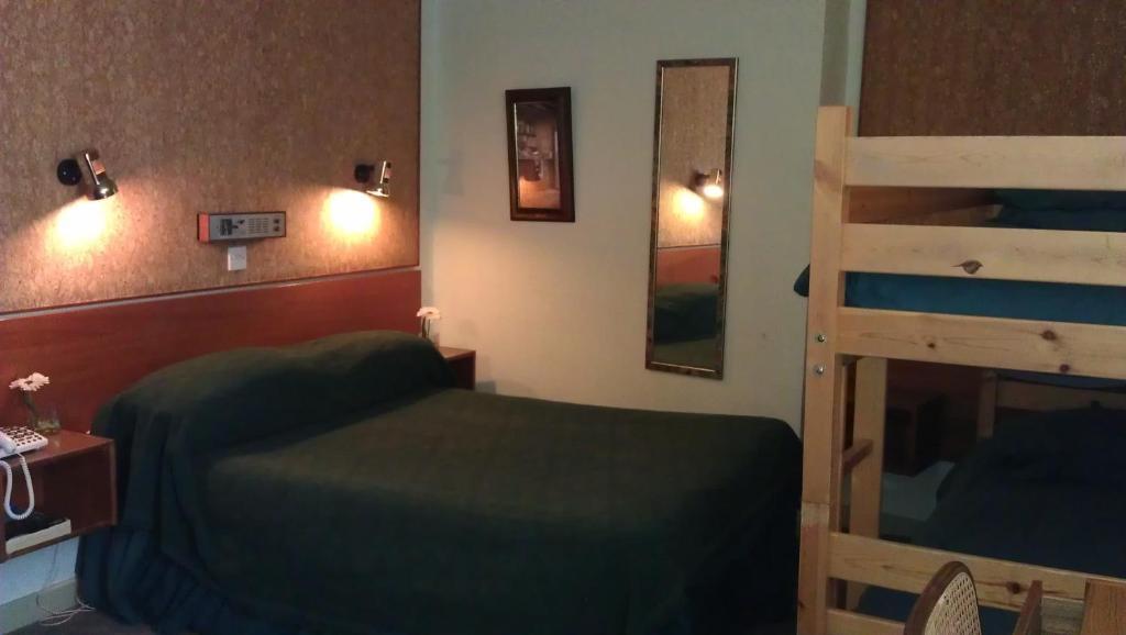 Family Room (2 Adults + 2 Children)