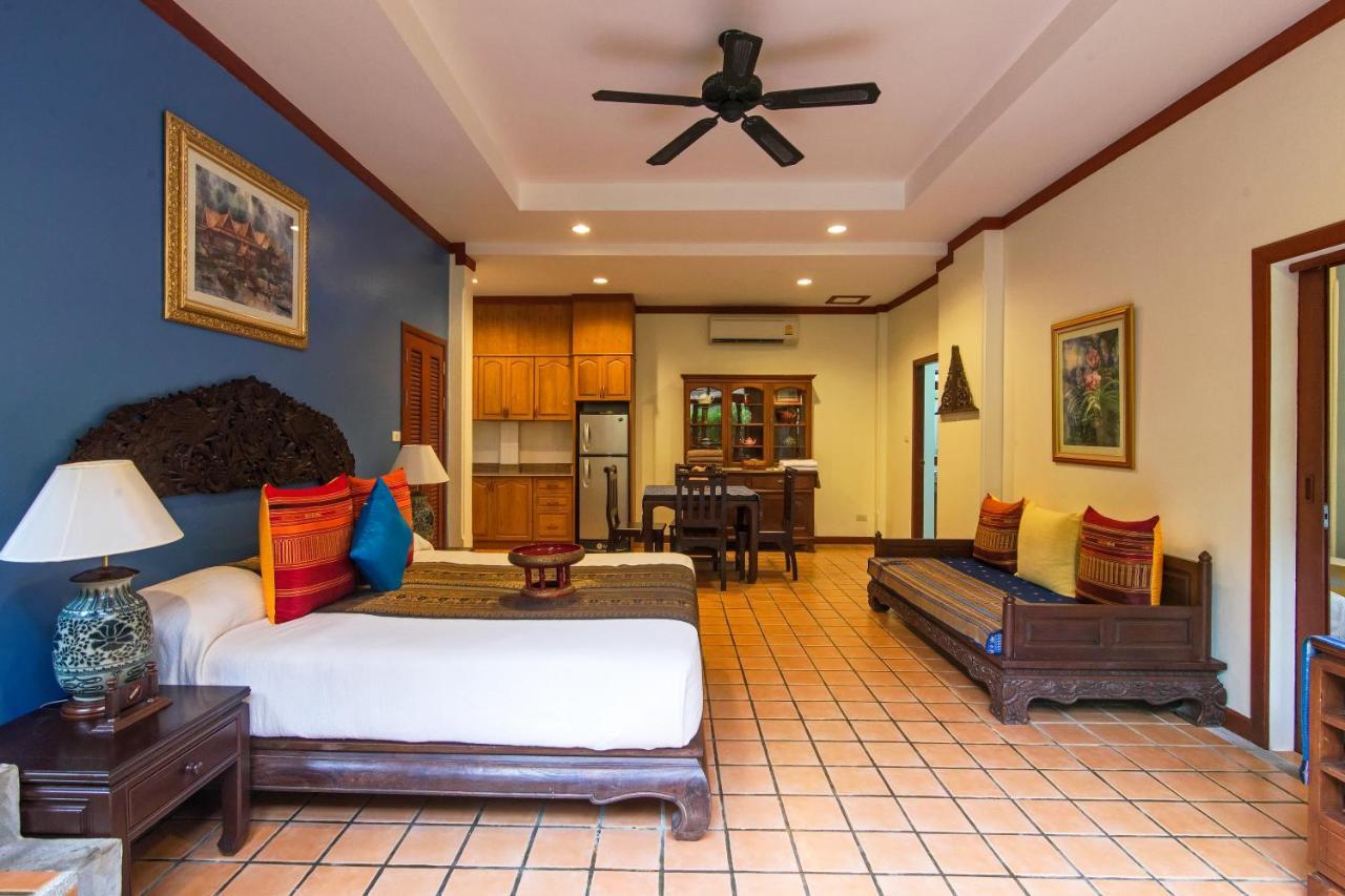 Gold Antique Extra-Bedroom-Downstairs Forest View