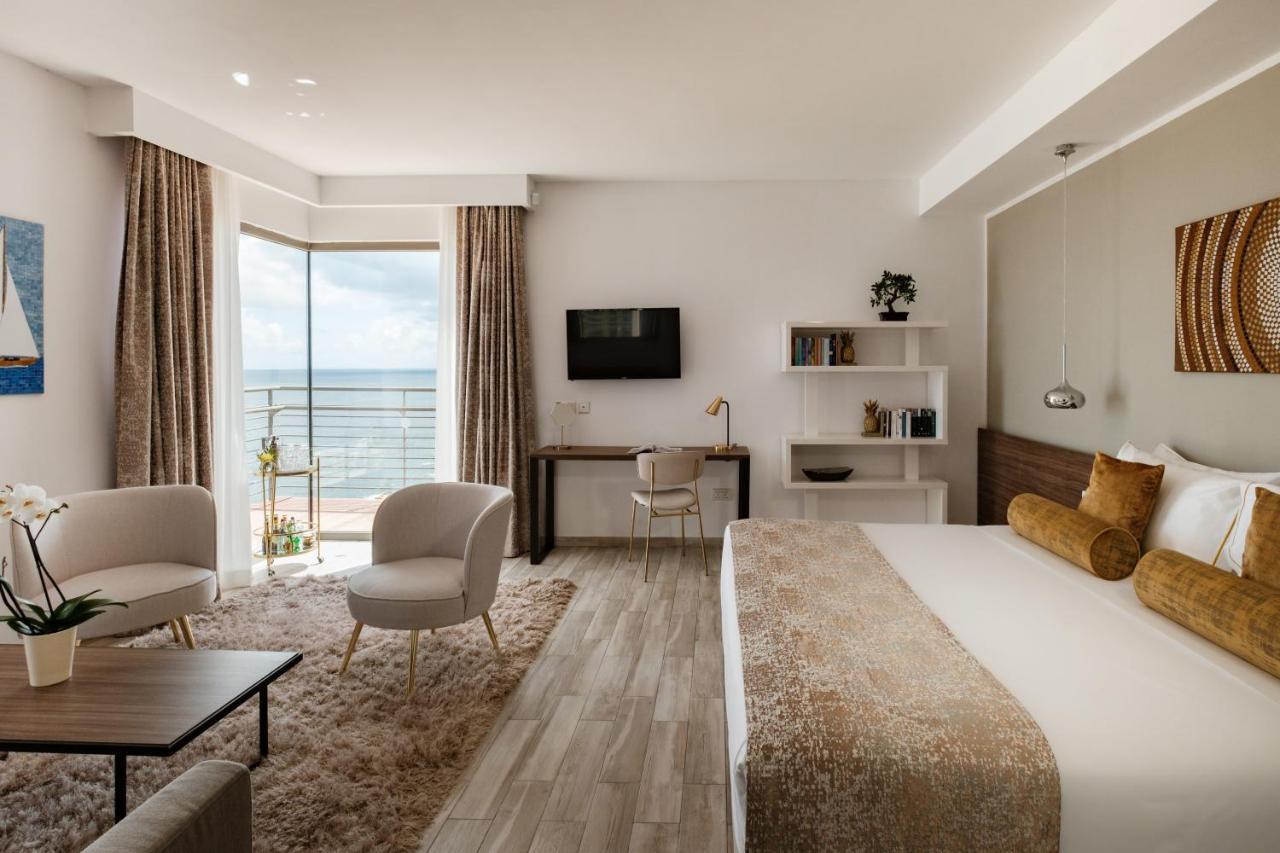 Suite Angolare Soleggiata con Vista Mare