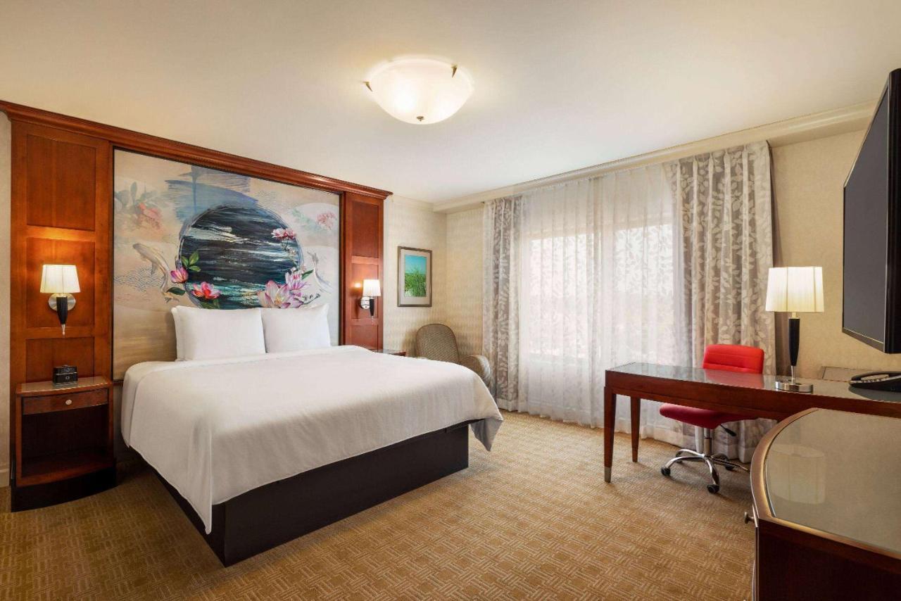 King Room Mobility or Hearing Accessible Room Roll Shower Non-Smoking