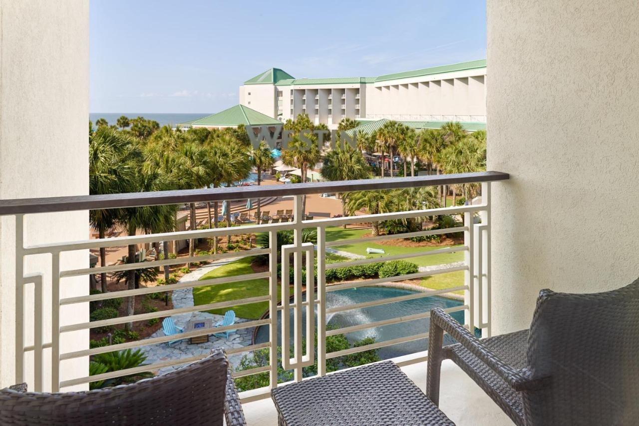 Deluxe Zimmer mit 2 Queensize-Betten und Blick auf das Resort