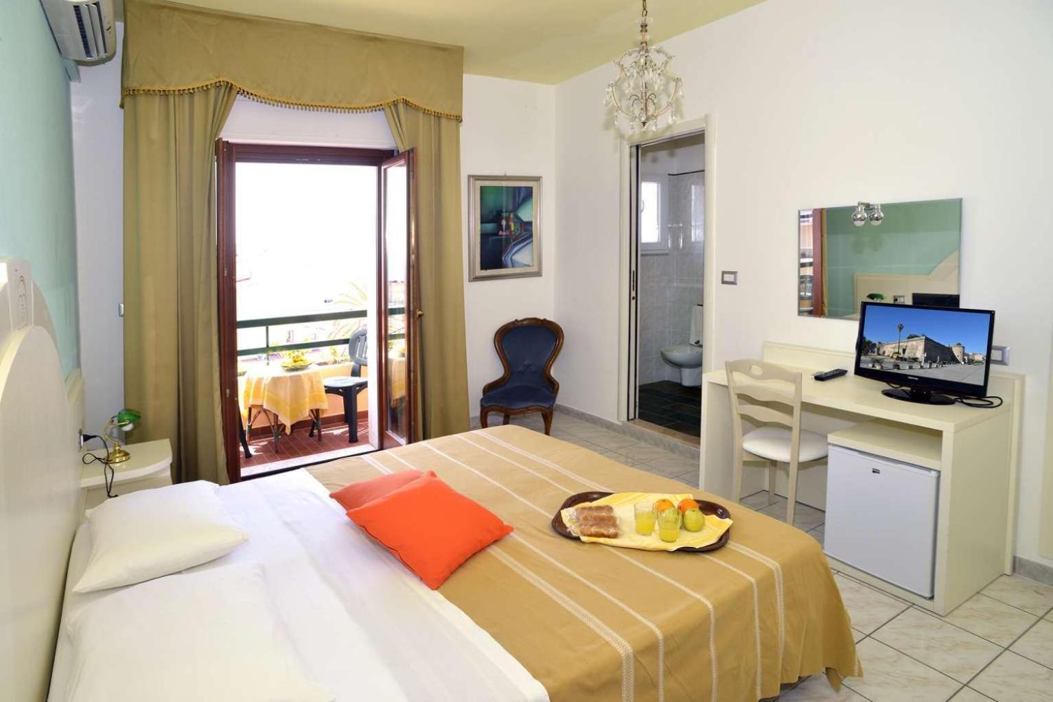 Double or Twin Room with Balcony and Sea View
