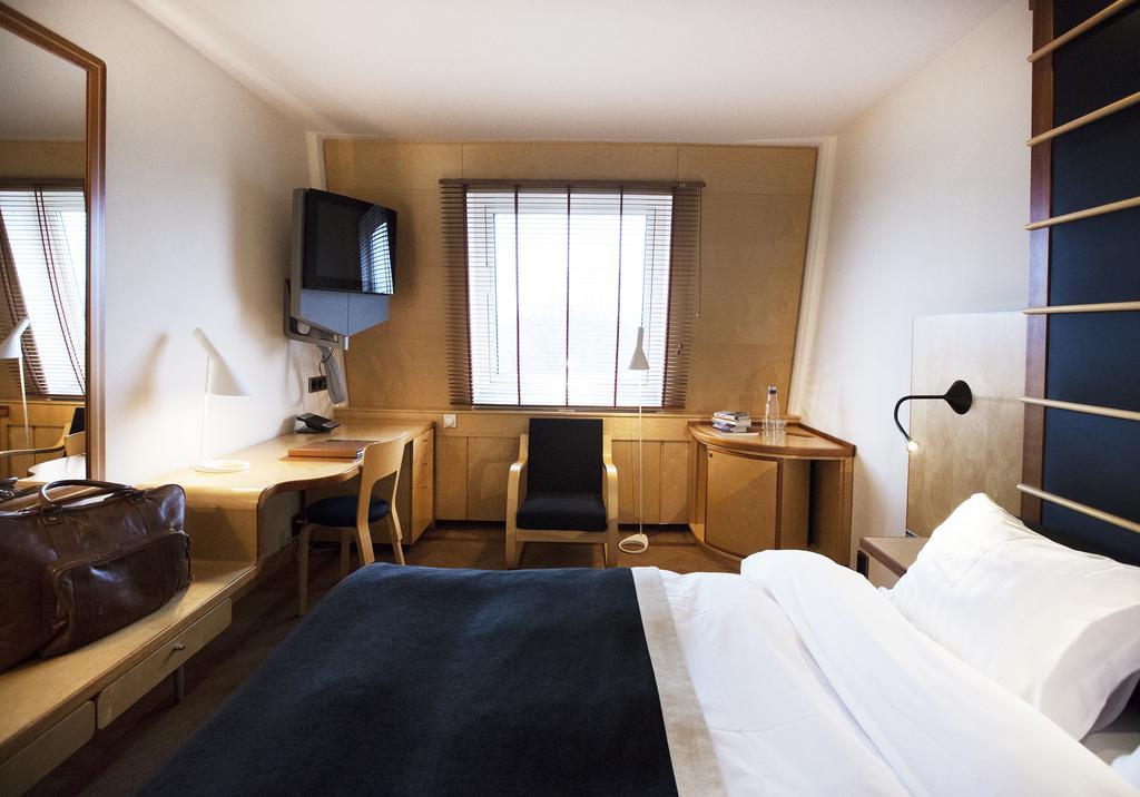 Queen Room (140 cm bed)