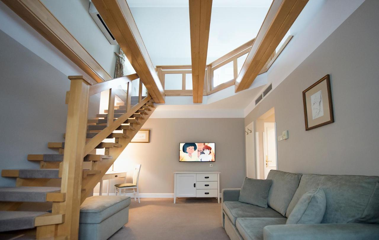 Deluxe Family Room