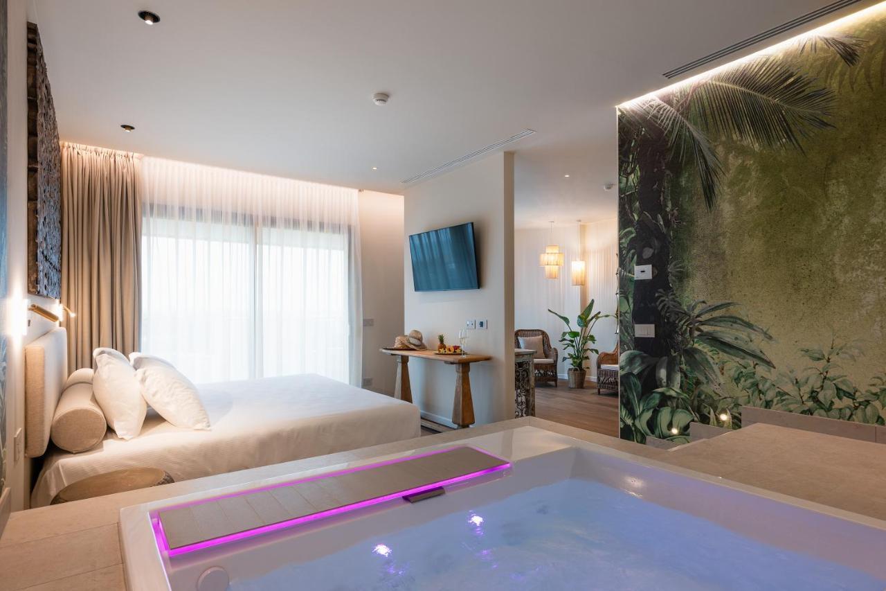 Suite Hot Tub,1499238925:JPEG