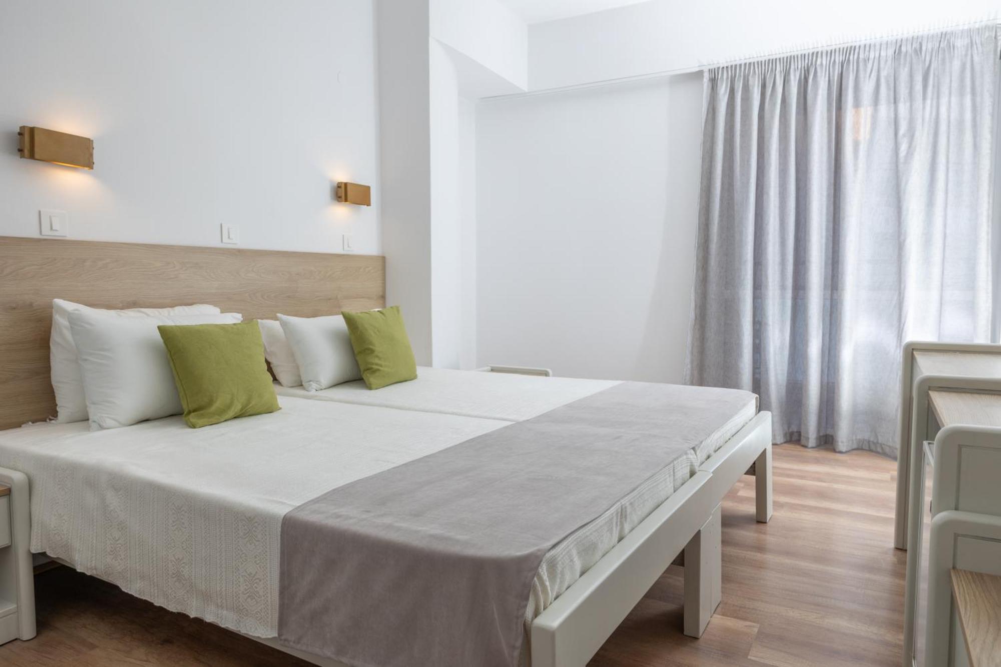 Zweibettzimmer mit Stadtblick