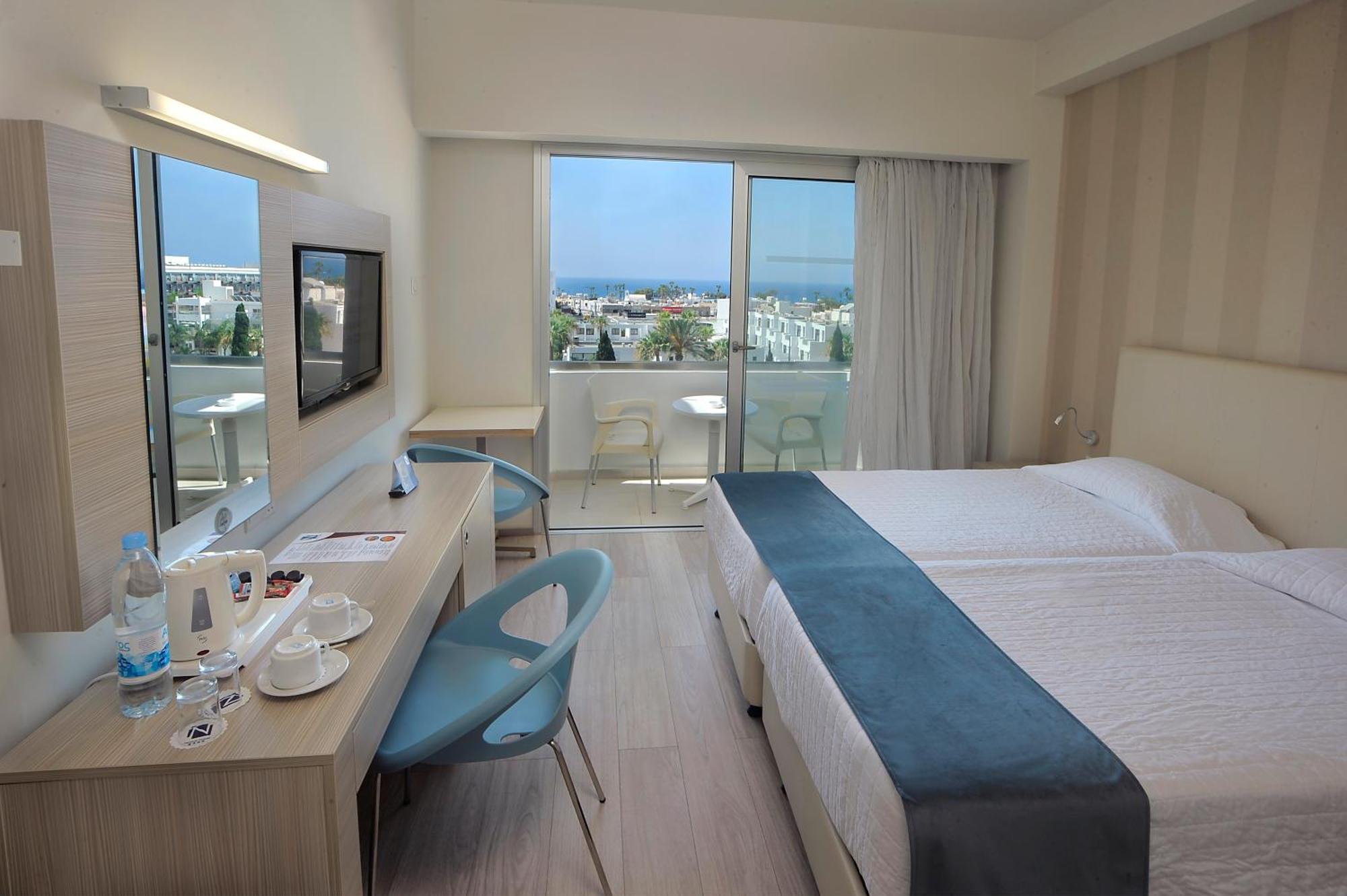 Habitación Doble Superior con vistas laterales al mar - 1 o 2 camas