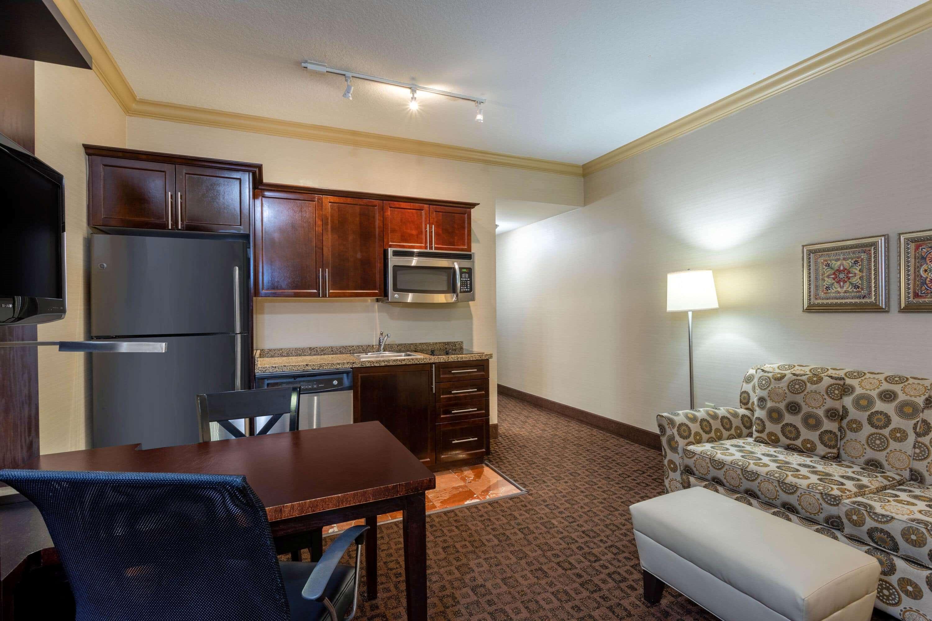 One-Bedroom Suite Two Queen Beds Non-Smoking