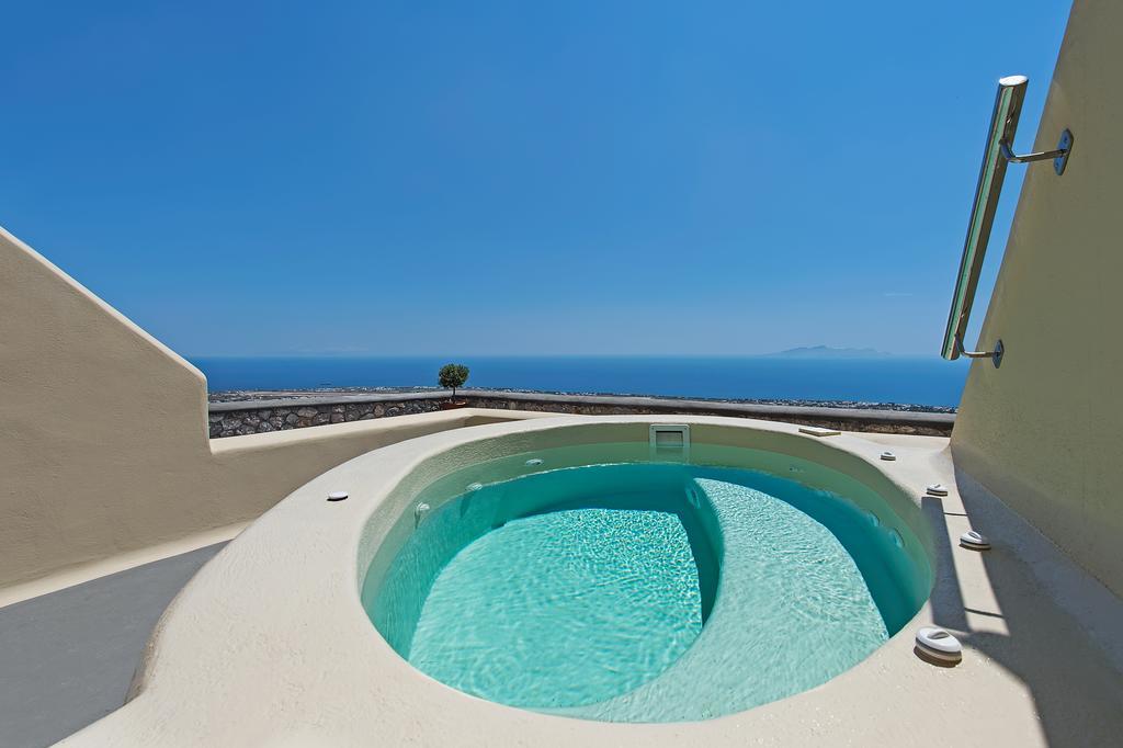 Junior Suite Outdoor Heated Tub,143606930:JPEG
