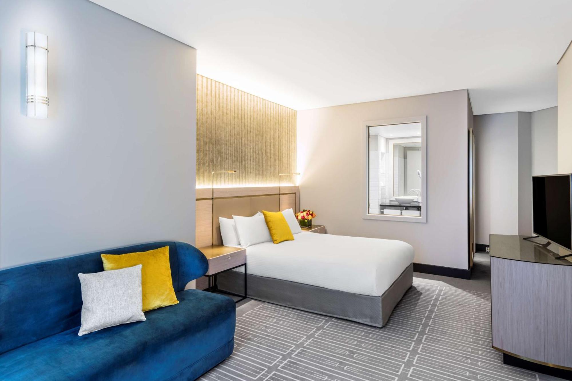 Premier Queen Room Atrium View