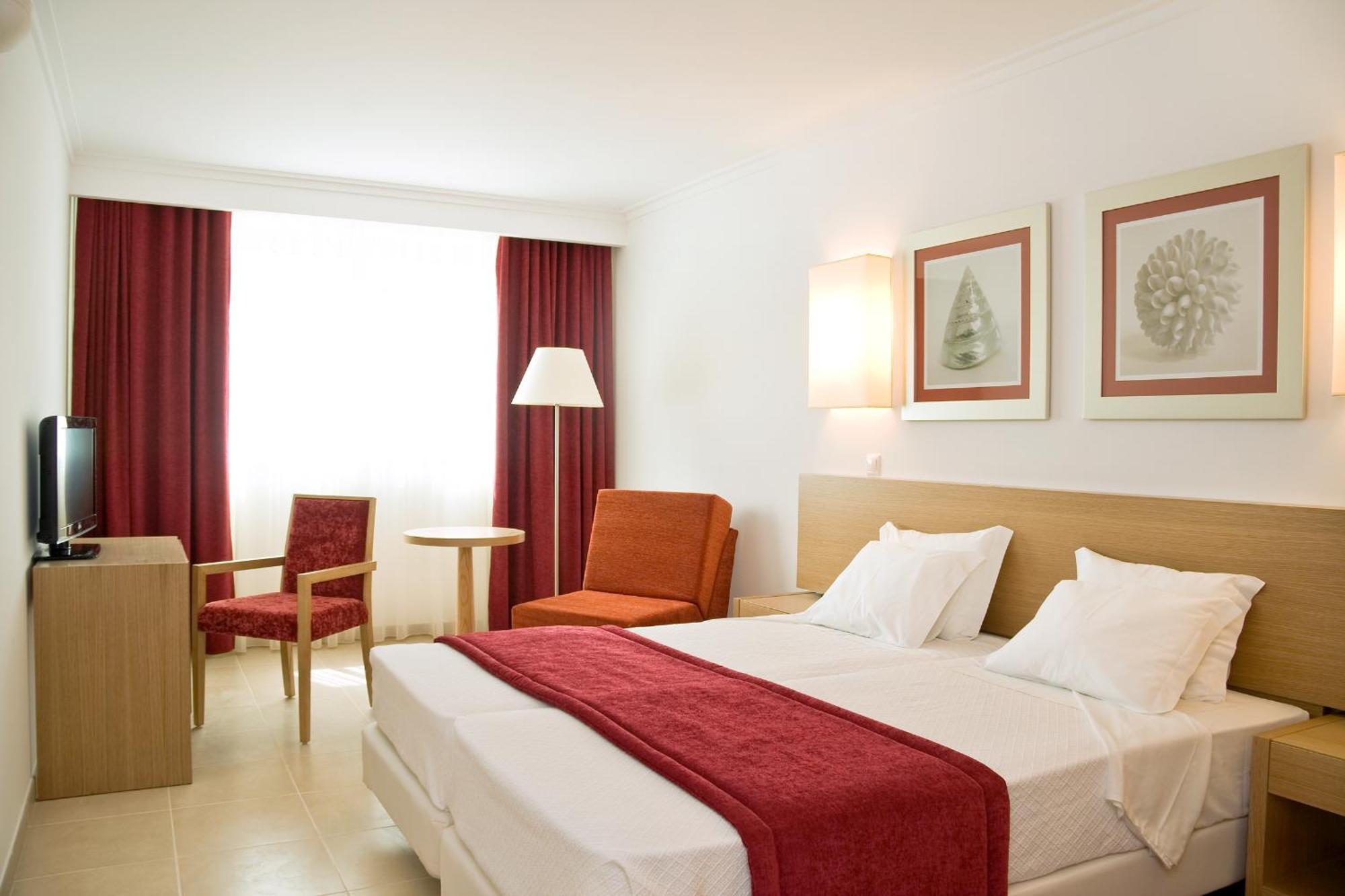 Twin Room,1437187840:JPEG