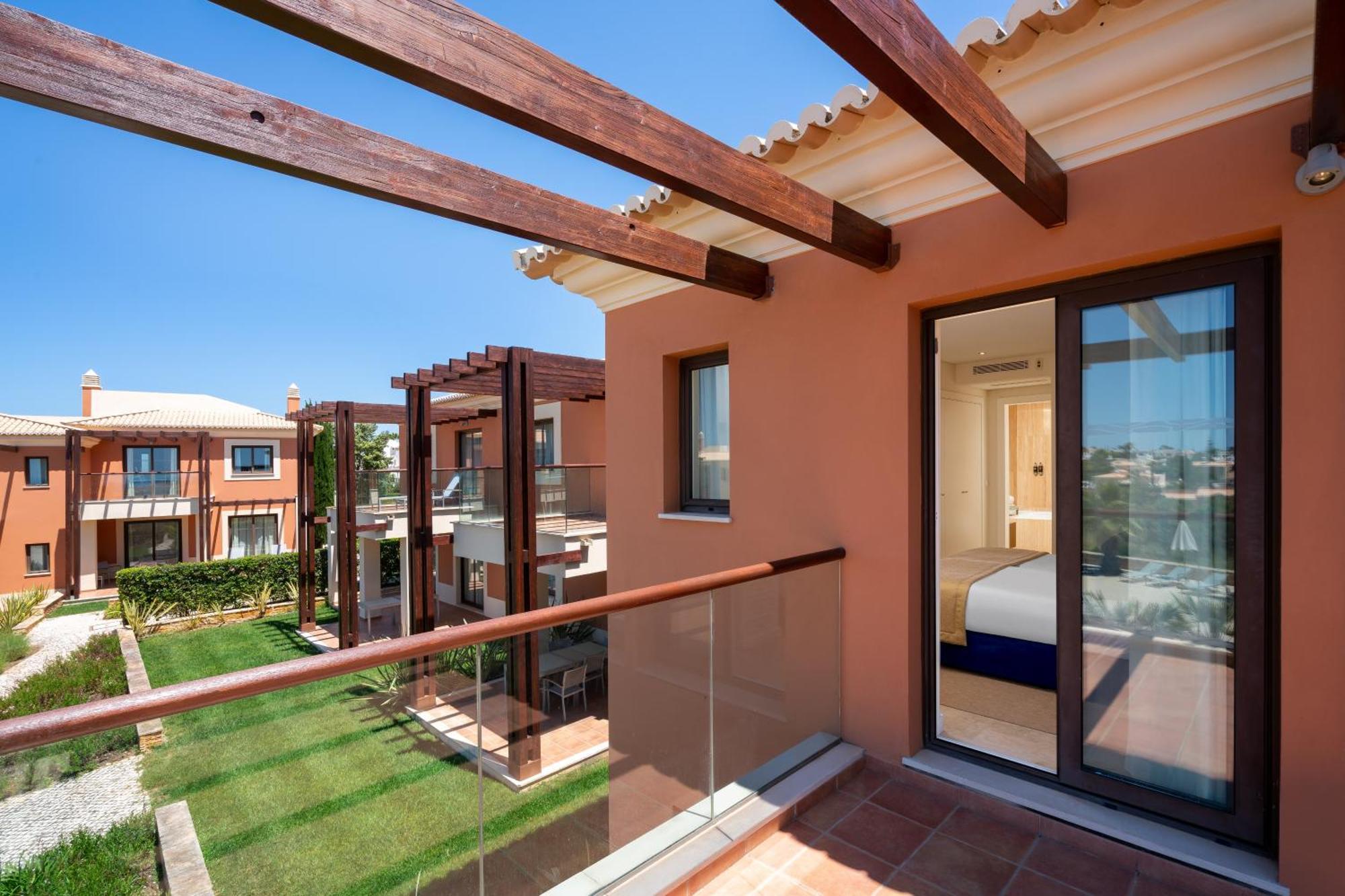 Three-Bedroom Luxury Townhouse Pool View
