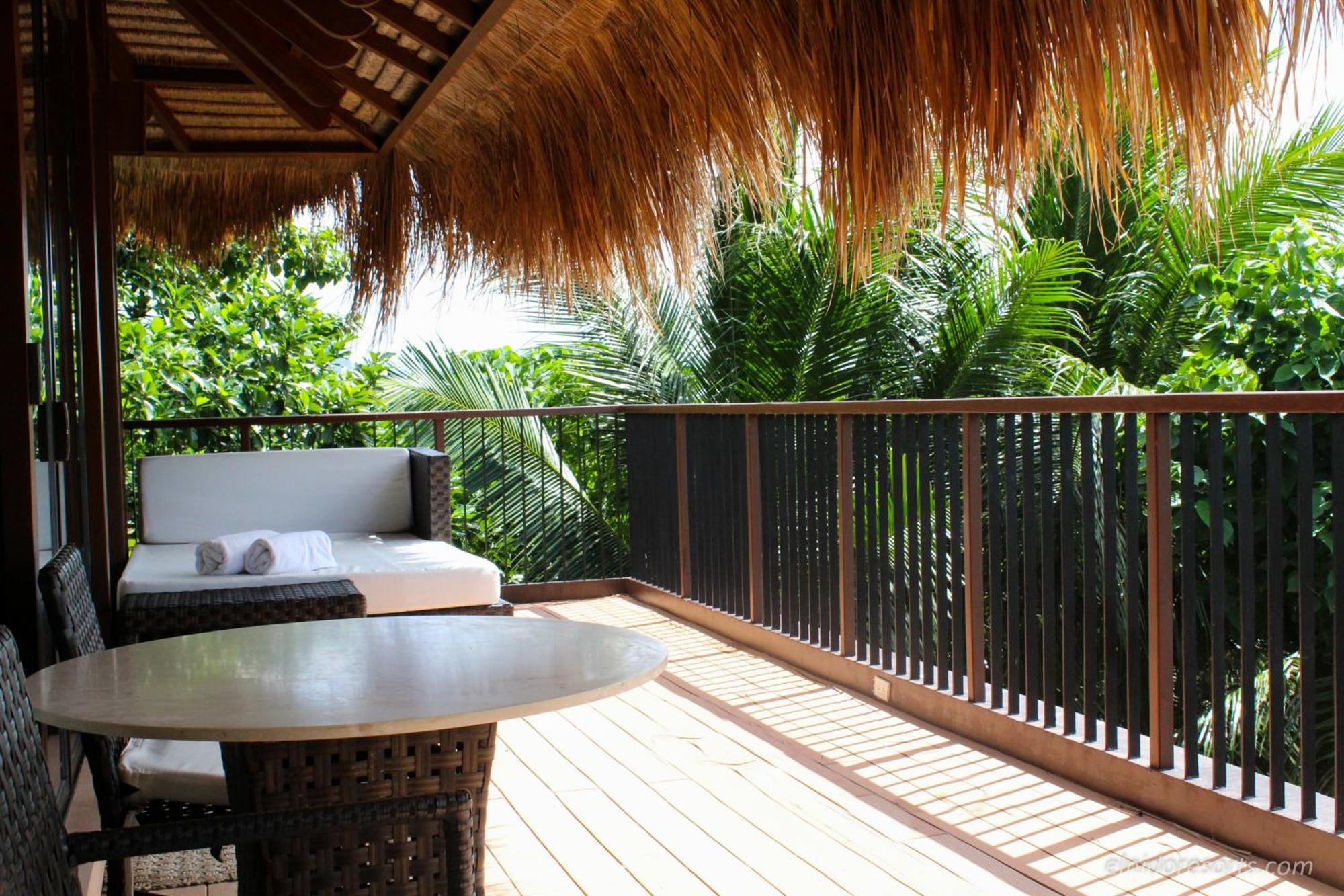 1 King Bed Canopy Villa Forest View