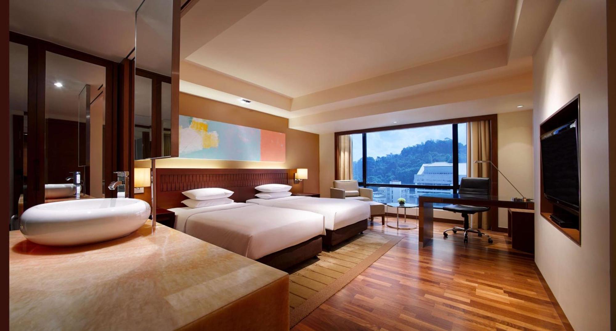 High Floor Twin Room with Two Twin Beds, Local View and Club Access