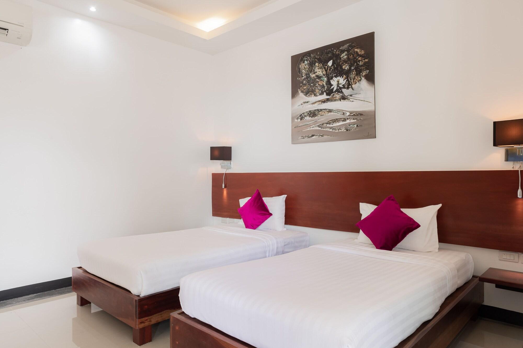 Zweibettzimmer mit Poolblick
