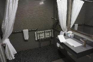 Queen Room Roll Shower Disability Access or Non-Smoking,1448061445:JPEG