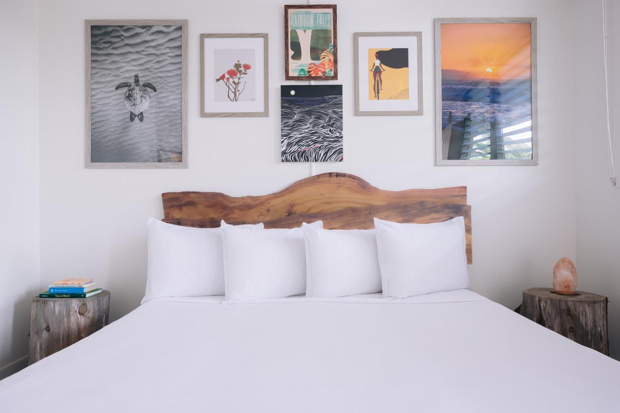 Habitación con cama extragrande.
