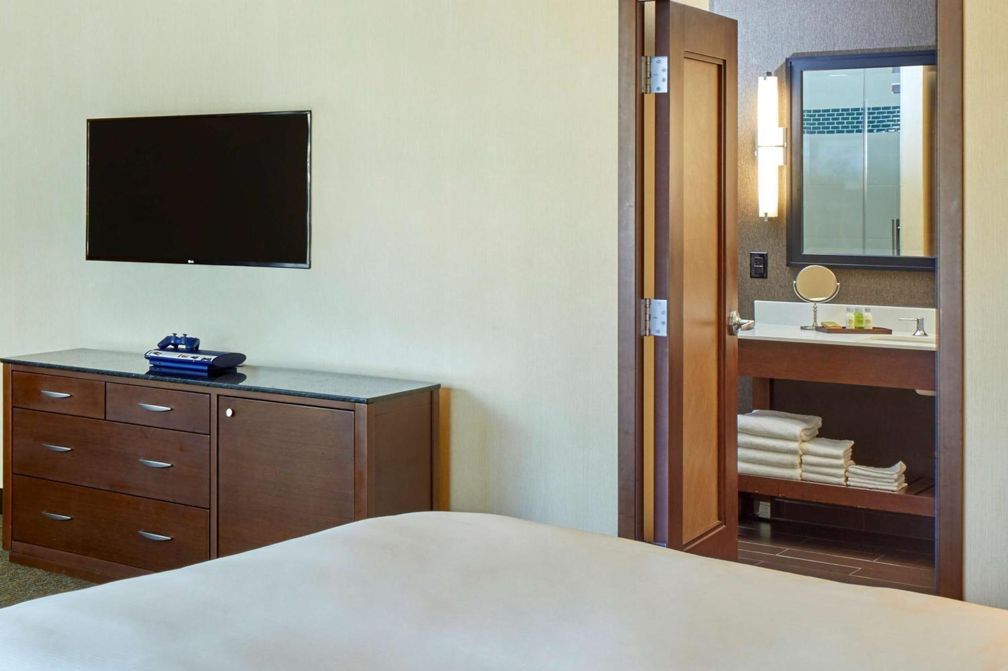 Habitación Doble con vistas a la montaña y la ciudad - 2 camas grandes