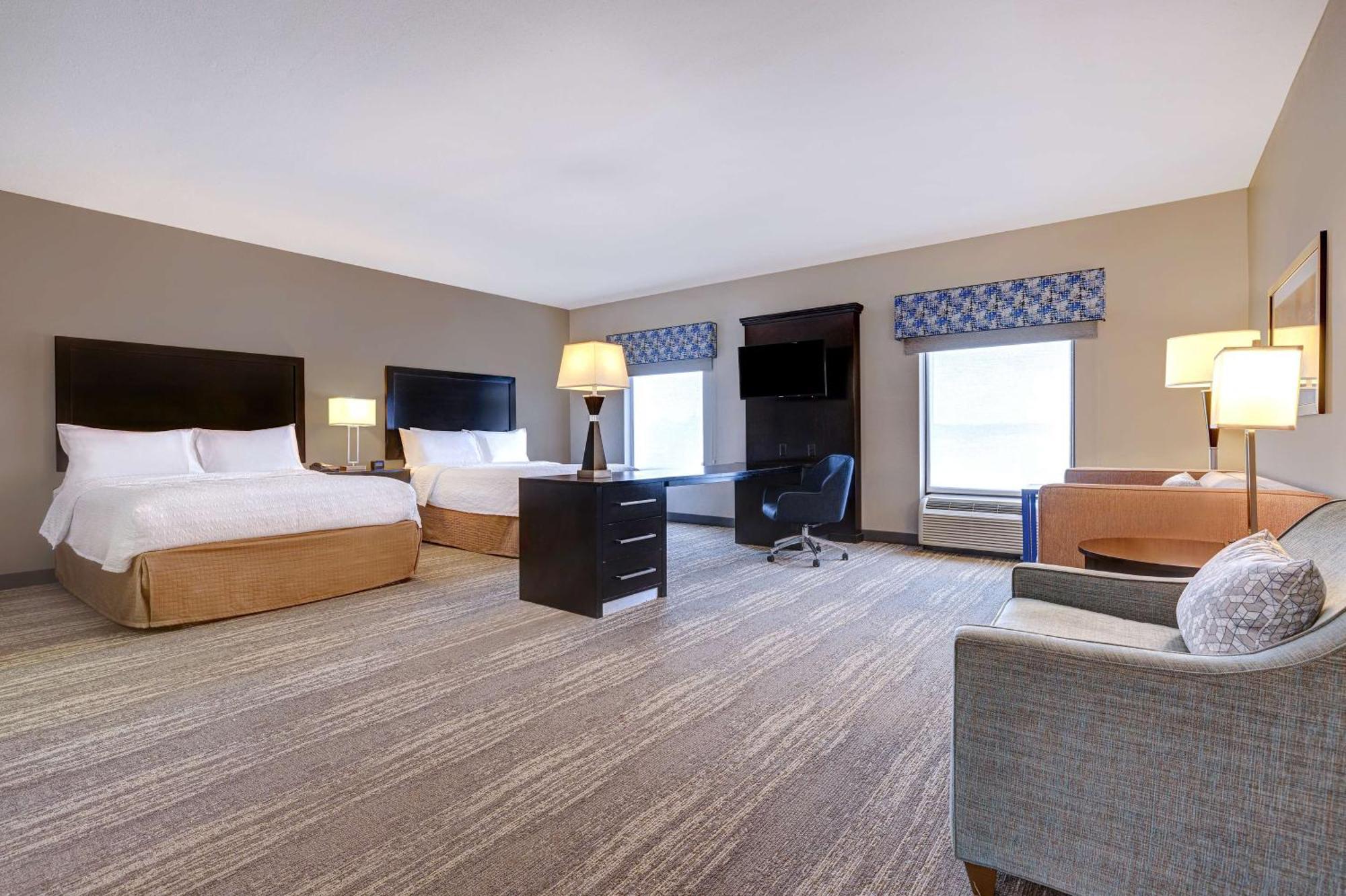 Studio with Two Queen Beds and Bath Tub - Mobility and Hearing Access/Non-Smoking