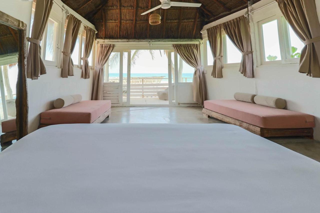 Bungalow Beach Front,1462800469:JPEG