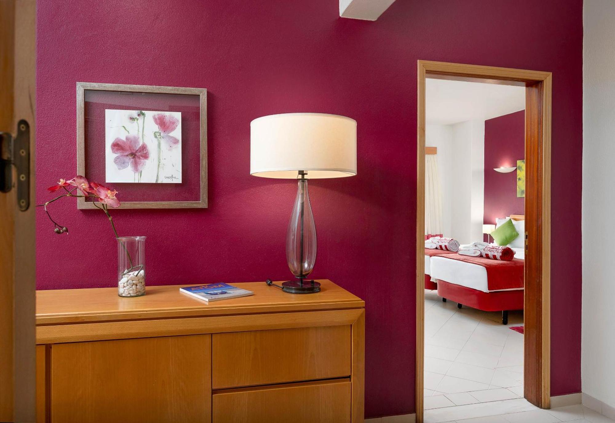 1-Bedroom Club