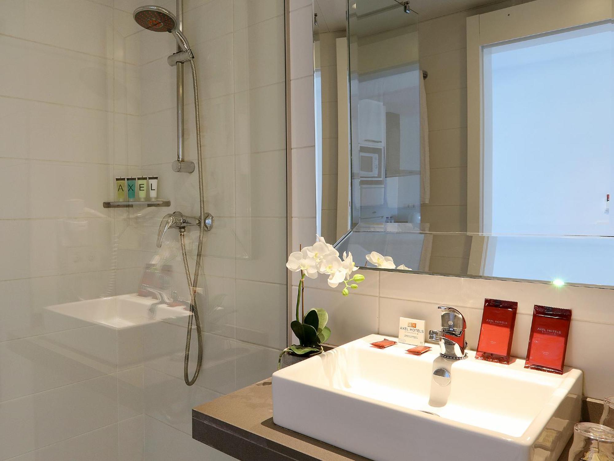 One-Bedroom Apartment,1479491699:JPEG