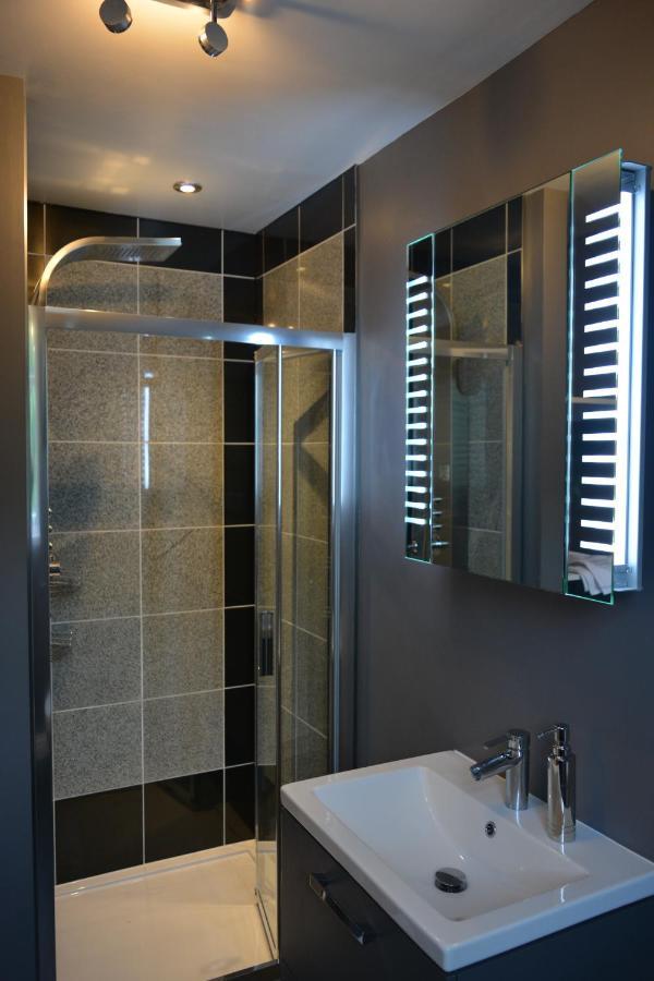 Twin Room with Shower