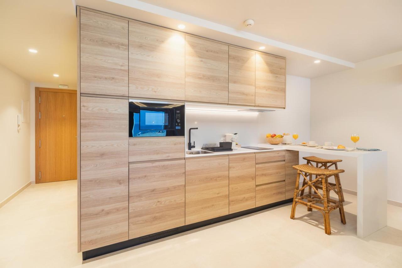 Estudio con vista parcial al mar