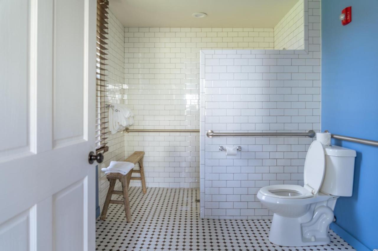 King Room with Roll-In Shower - Disability Access