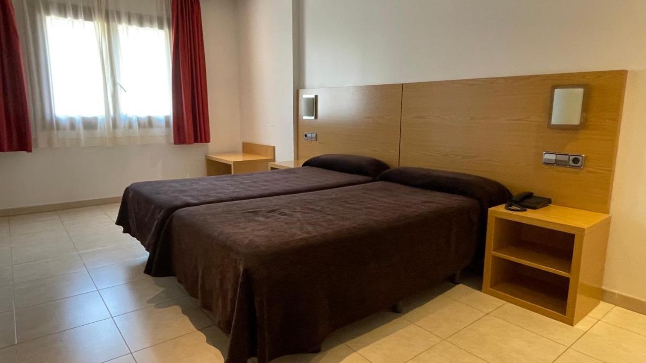 Twin Room,1538180032:JPEG