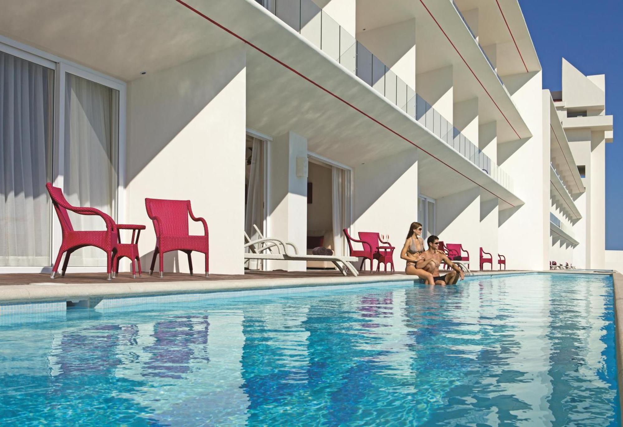 Hébergement 1 Chambre Club Privilège avec Accès Direct à la Piscine