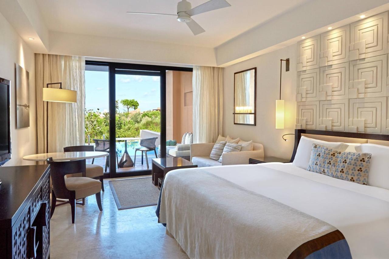 Infinity Room Garden View Guest room 1 King Pool access