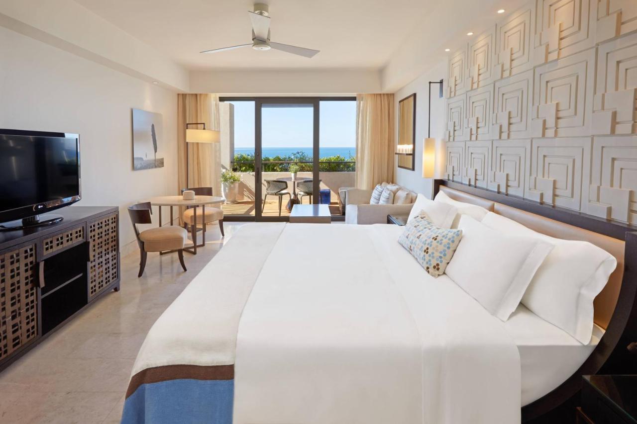Premium Deluxe Sea View Guest room 1 King Balcony