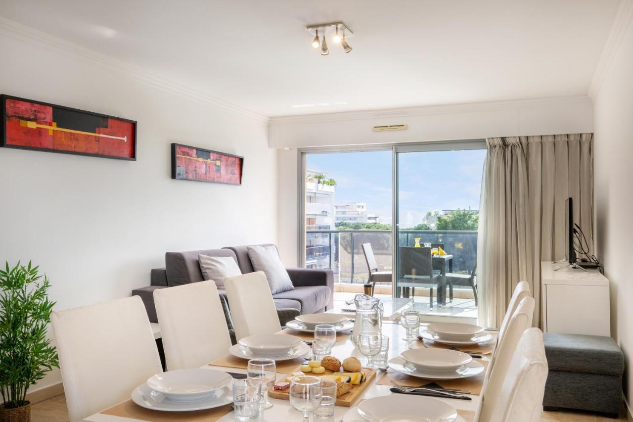 Appartement met 2 Slaapkamers, Balkon en Uitzicht op Zee