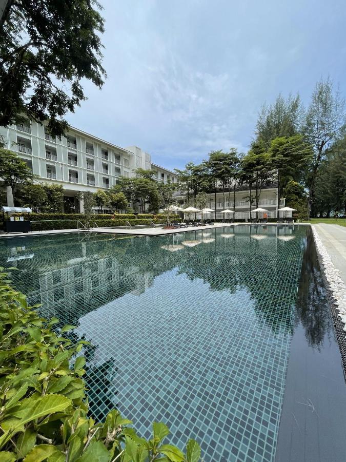 Premier King with Garden and Sea View