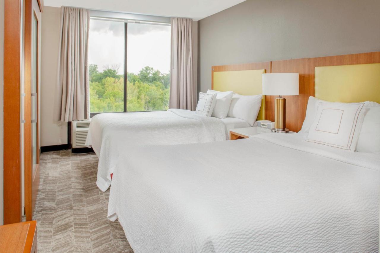 Queen Suite with Two Queen Beds, Bathtub and Trundle Sofa - Mobility Access/Hearing Accessible