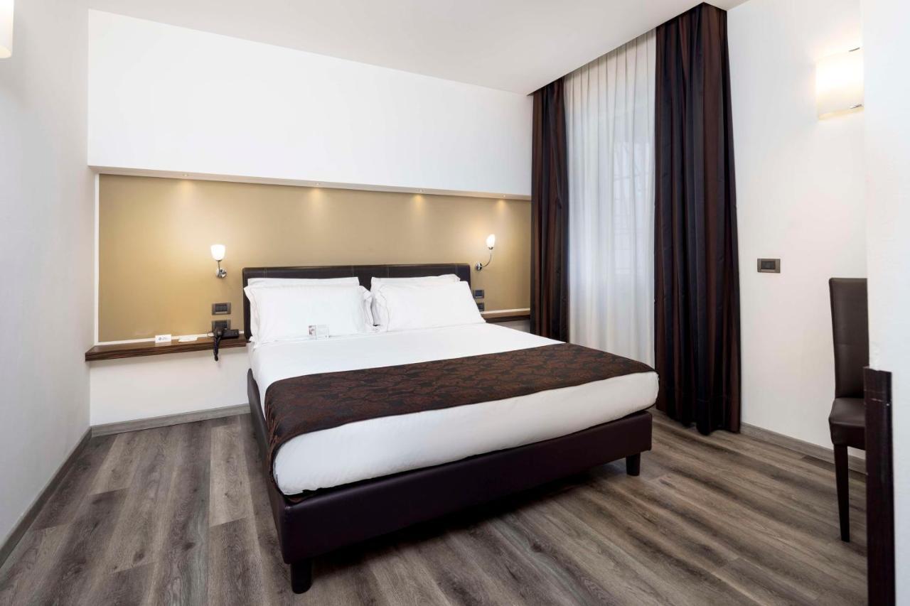 Superior King Room Roll Shower Disability Access