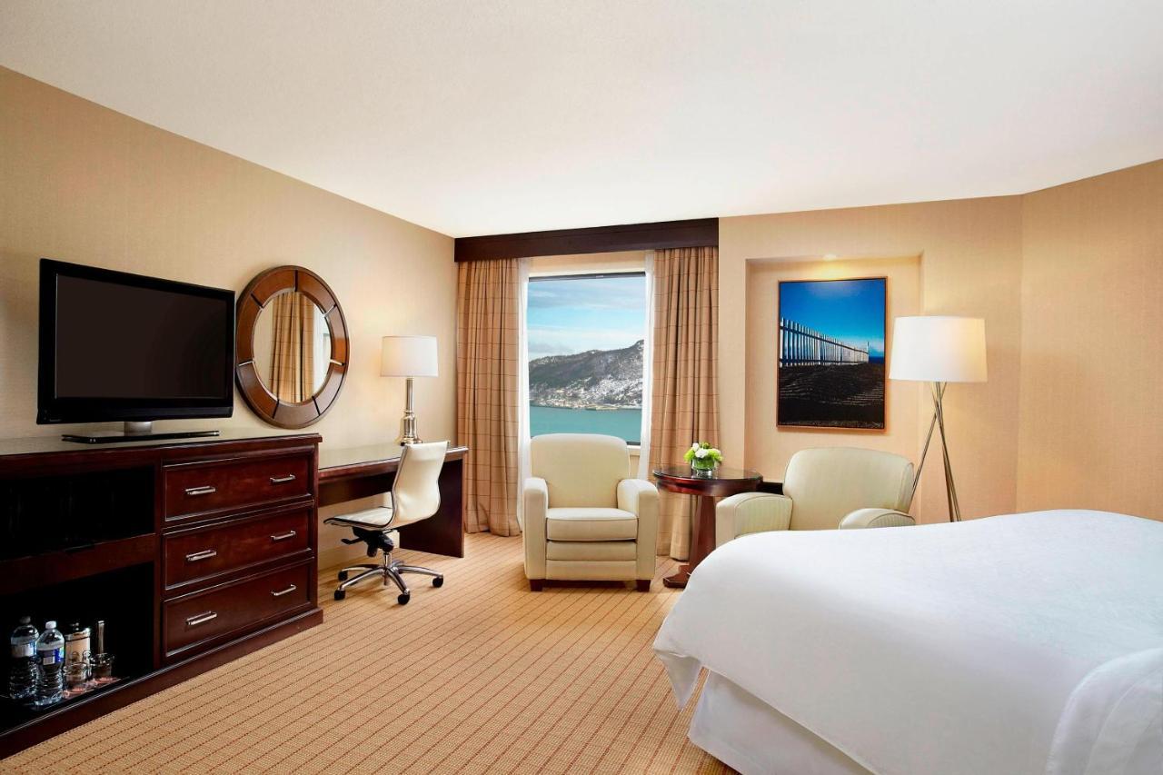 Guest room, 1 King, Harbor view