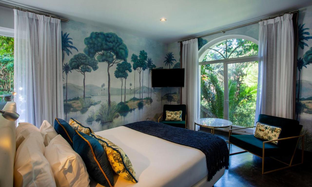 Suite Junior con balcón y zona de cocina