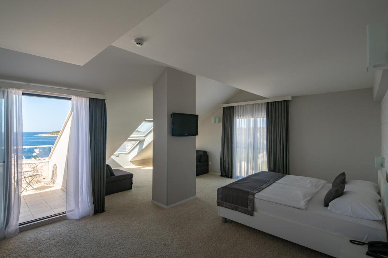 Luxury Suite Side Sea View Balcony