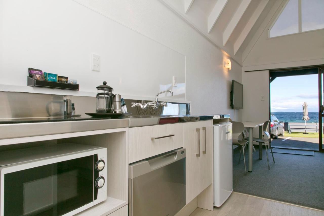 Superior One Bedroom Suite Lake View & Private Hot Pool