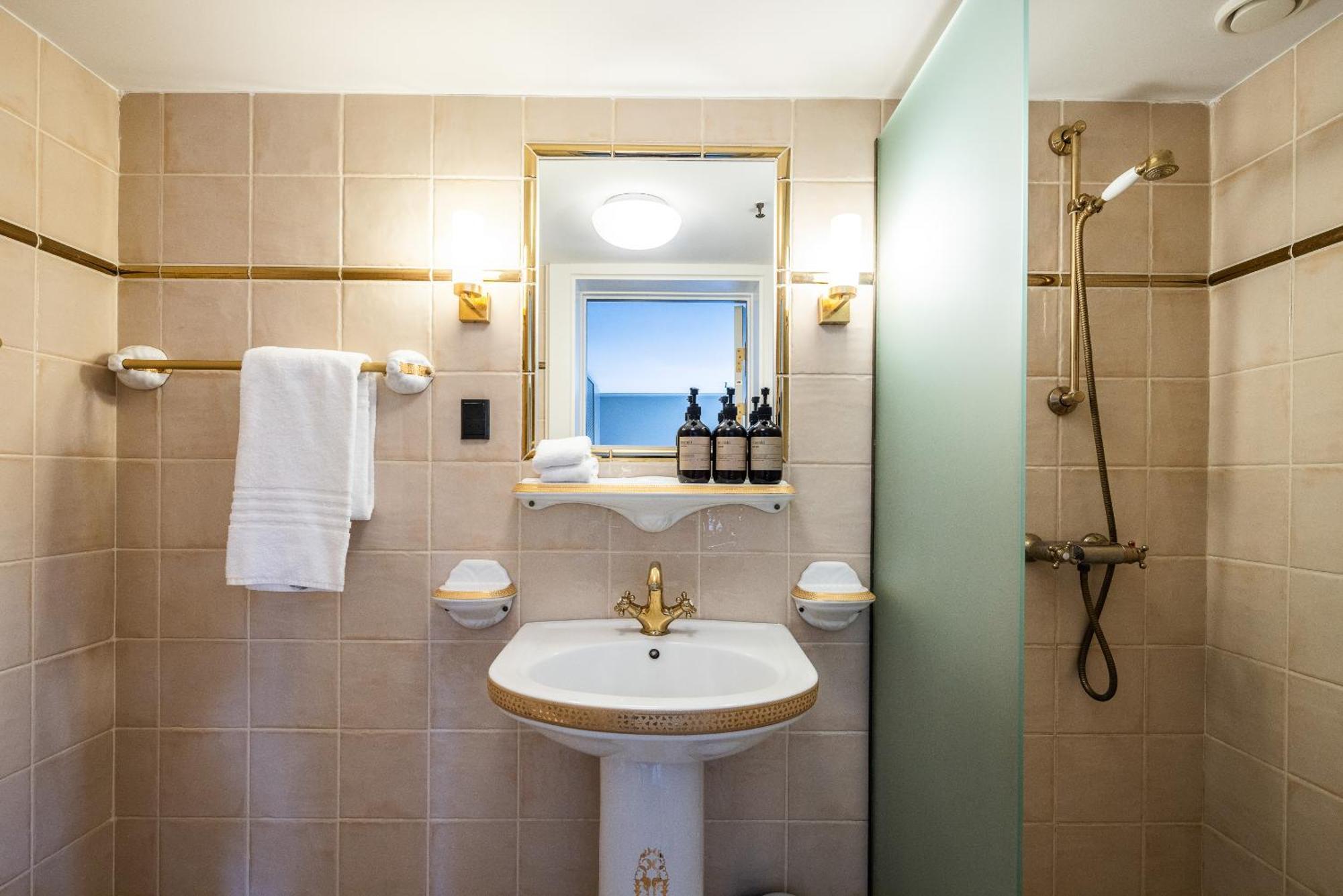 Royal Standard Deluxe Room