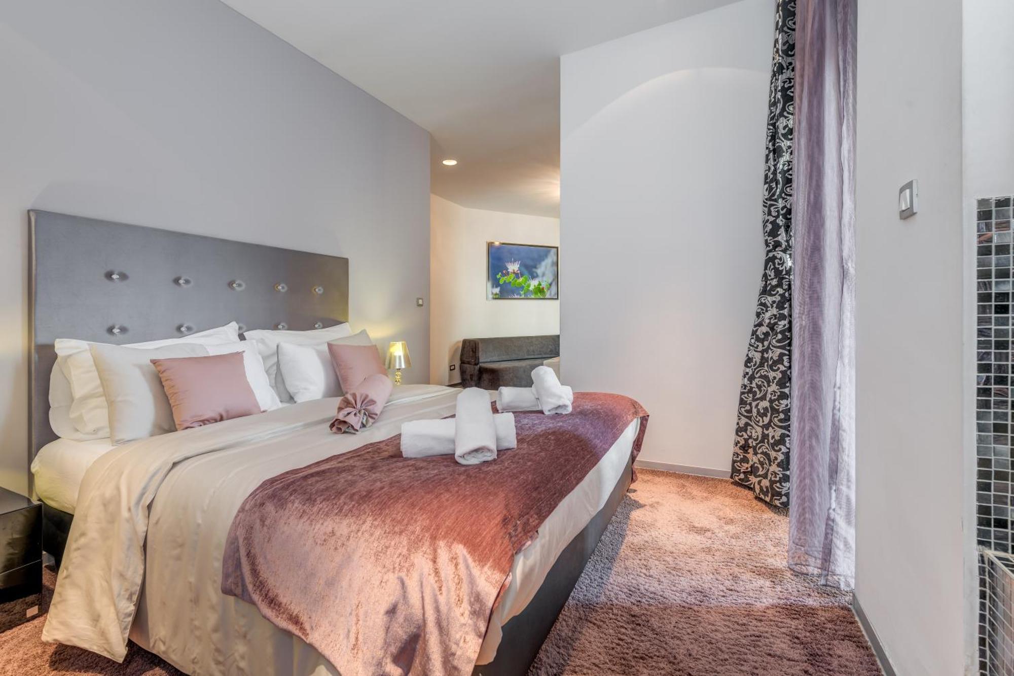 Habitación Doble Deluxe con jacuzzi y vistas a la ciudad