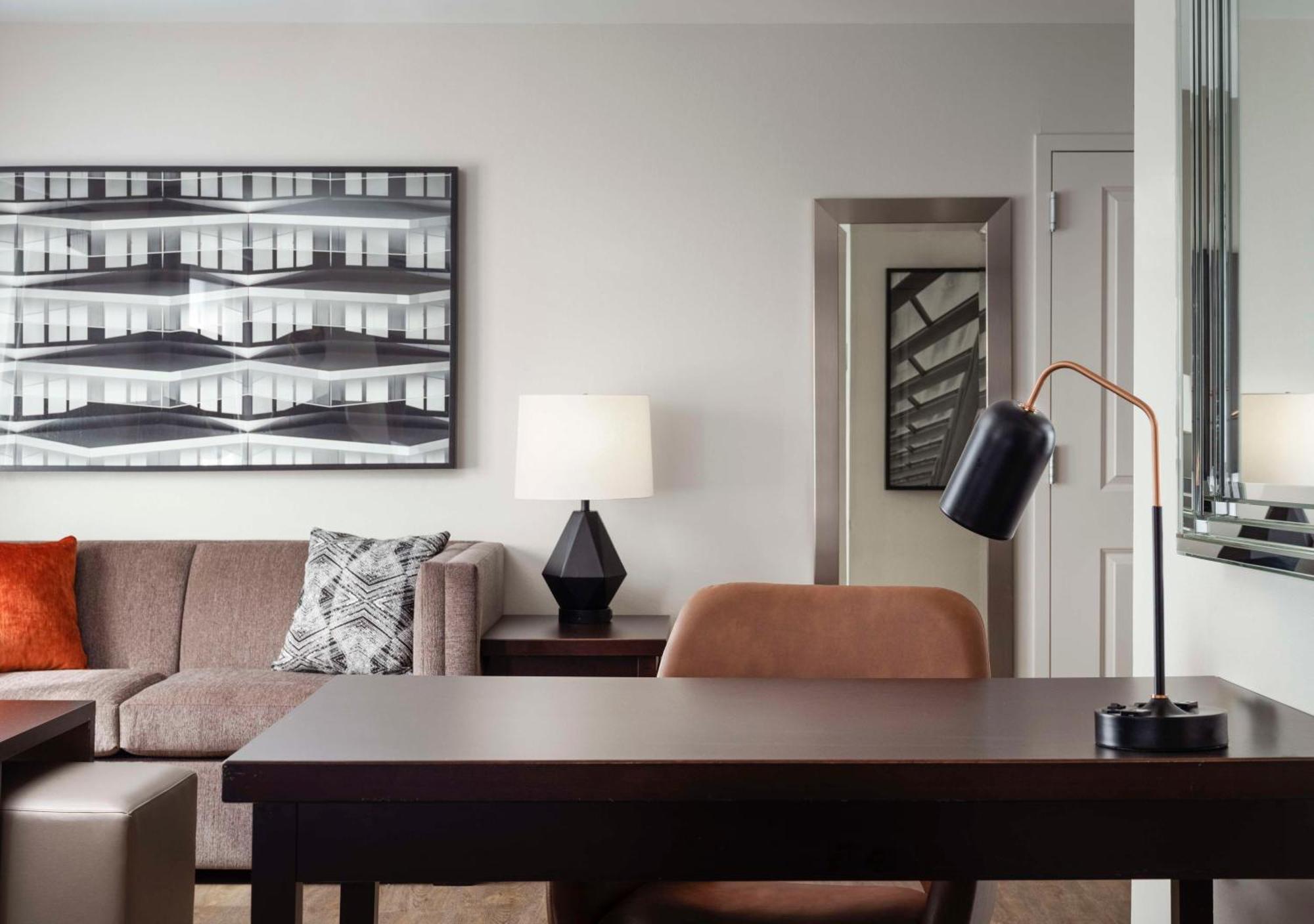One-Bedroom King Suite - Non-Smoking