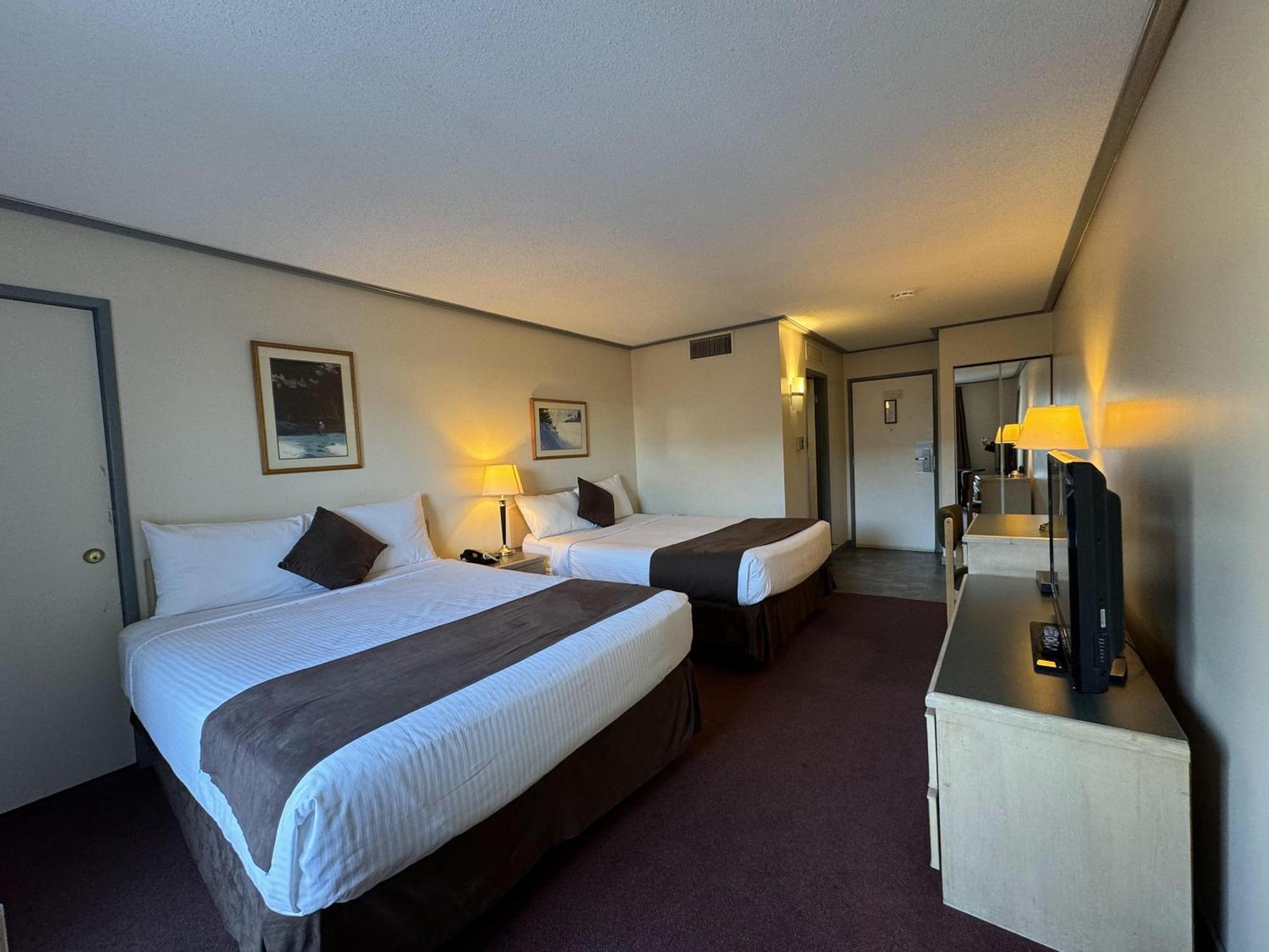 Queen Room Two Queen Beds Kitchenette