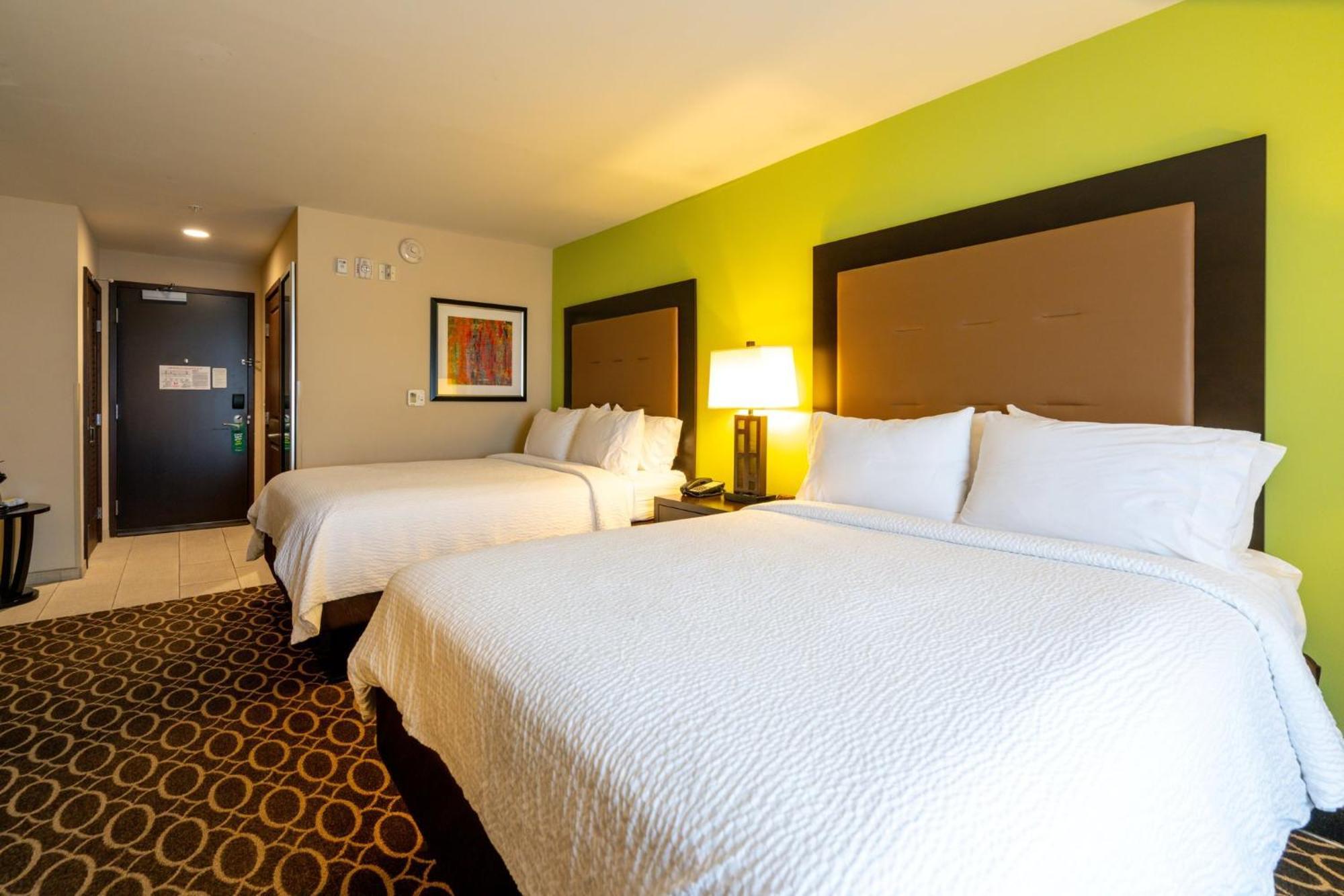 Queen Room with Two Queen Beds and Mobility Accessible Tub