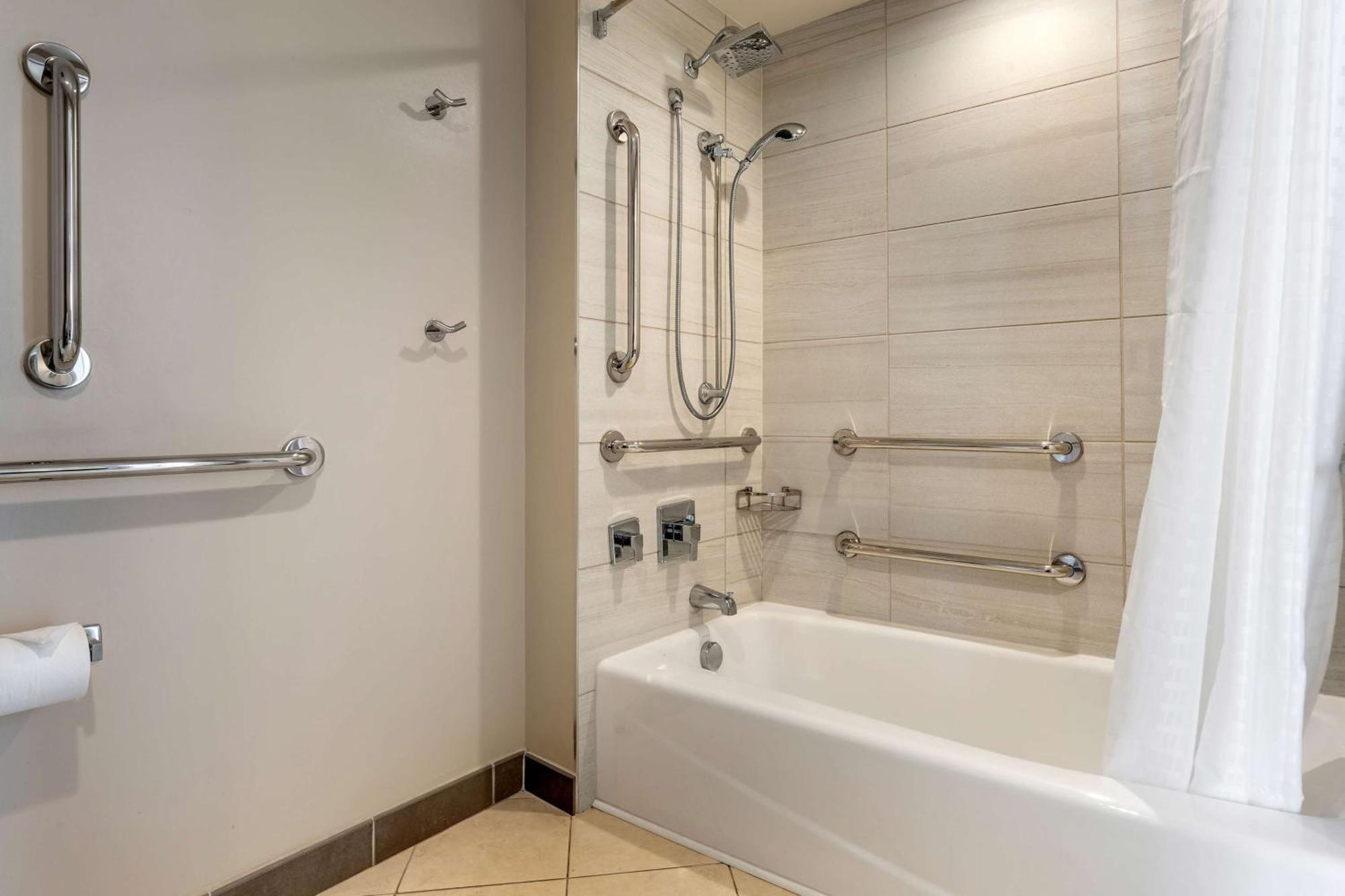 Alojamiento de 1 dormitorio con vistas al océano - Adaptado para personas con discapacidad auditiva/bañera